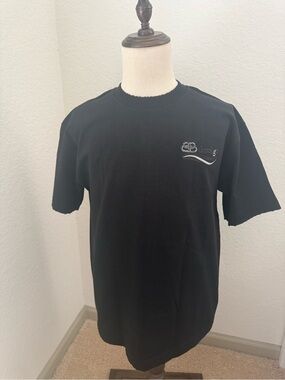 Black Embroidered Graphic T-Shirt Medium
Weight Cotton Crew Neck